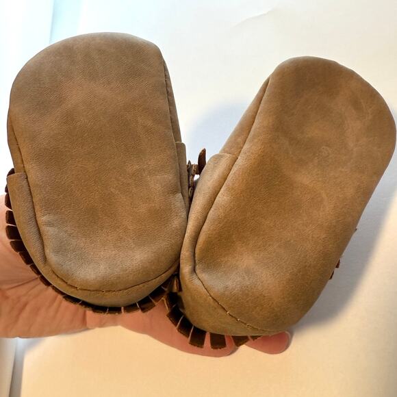First Steps Baby Fringe Moccasin Shoe Set In Plaid Brown Size 6-12 Months - Picture 10 of 12